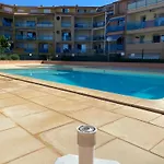 Agence Jf Immo-t2 Rdc Terrasse Parking Et Piscine A 50 M Plage-v0743