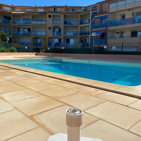 Agence Jf Immo-t2 Rdc Terrasse Parking Et Piscine A 50 M Plage-v0743