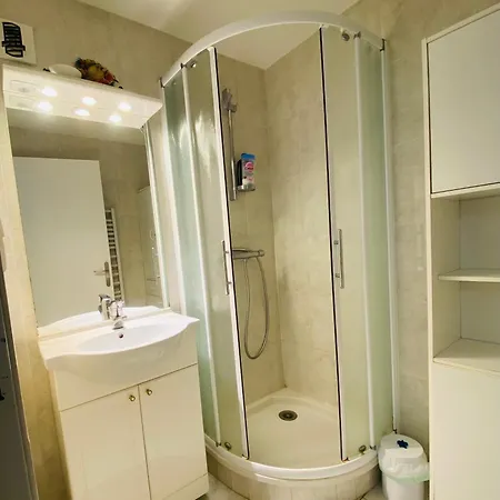 T2 Rdc Terrasse Parking Et Piscine A 50 M- V0743 *