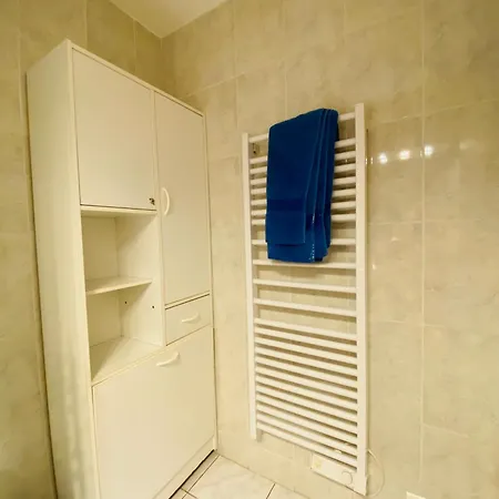 Agence Jf Immo-t2 Rdc Terrasse Parking Et Piscine A 50 M Plage-v0743 Apartment *