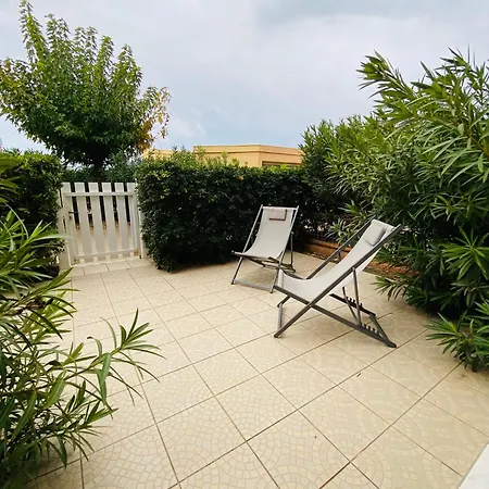 Agence Jf Immo-t2 Rdc Terrasse Parking Et Piscine A 50 M Plage-v0743 *