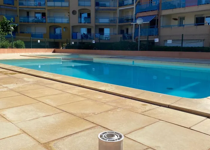 T2 Rdc Terrasse Parking Et Piscine à 50 M- V0743